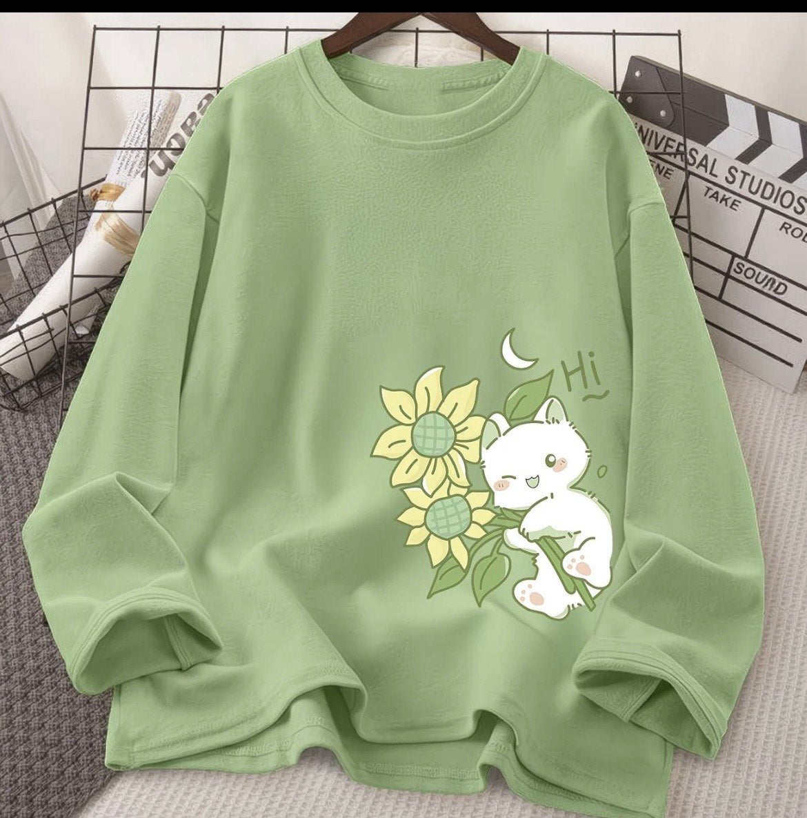 Sweatshirt